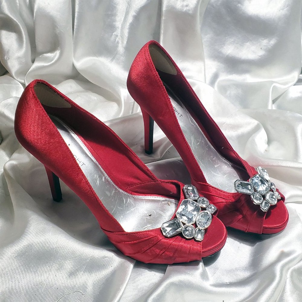 NEW FIONI NIGHT red satin open toe high heel pumps with rhinstone accents SZ 10